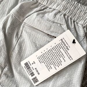 Men’s LuLulemon Bowline pants.